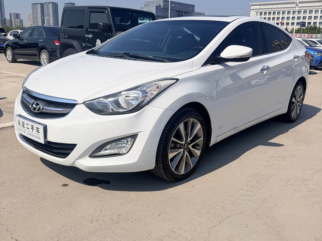 Hyundai Elantra 2015 1.6L AT Luxury