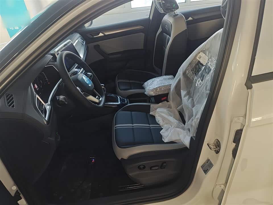 Volkswagen T-ROC exploring Songs