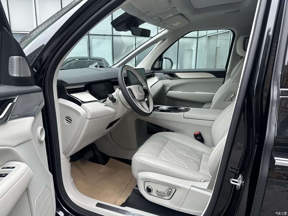 Volvo EM90, 2024 11
