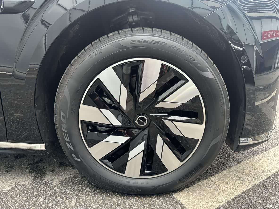 Volvo EM90, 2024 23