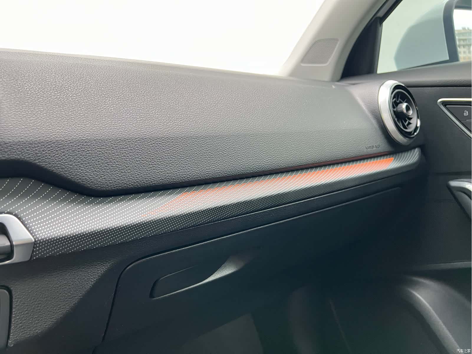 Audi Q2L, 2022 16