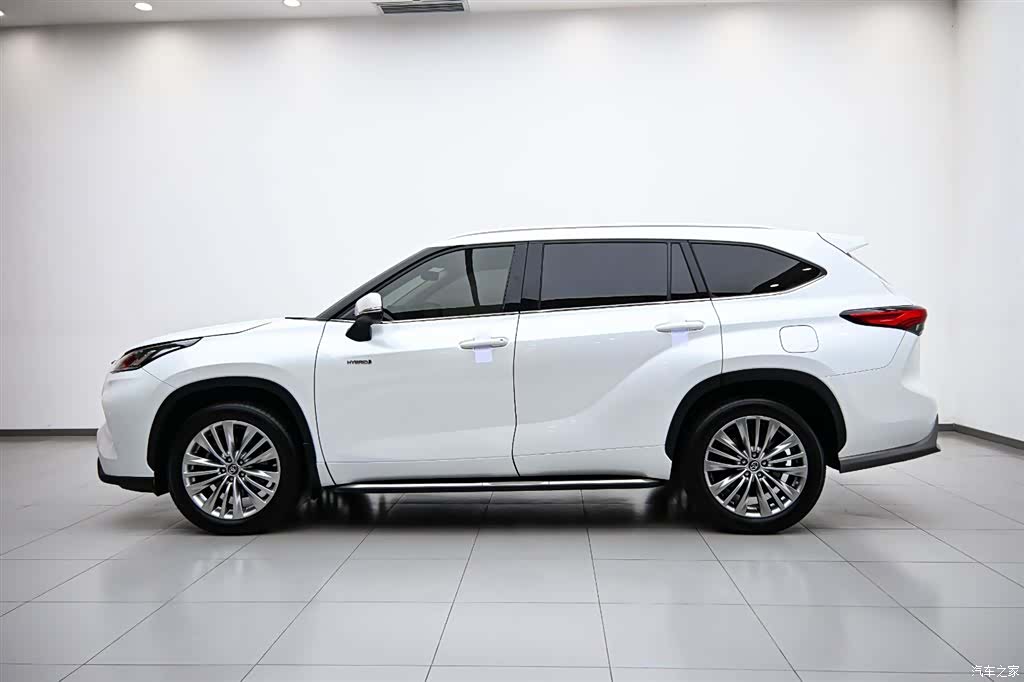 Toyota Highlander, 2023 все фото