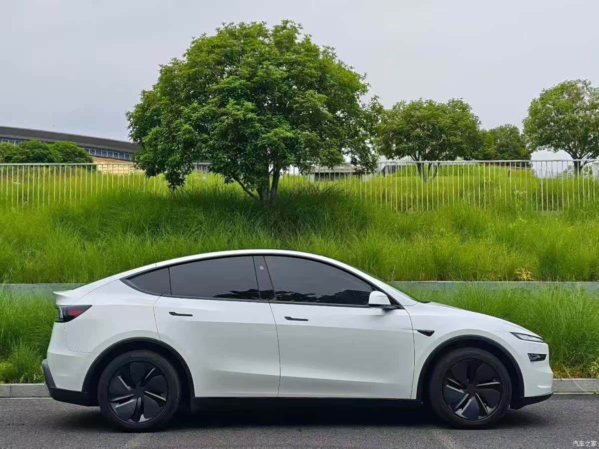 Tesla Model Y, 2026 9