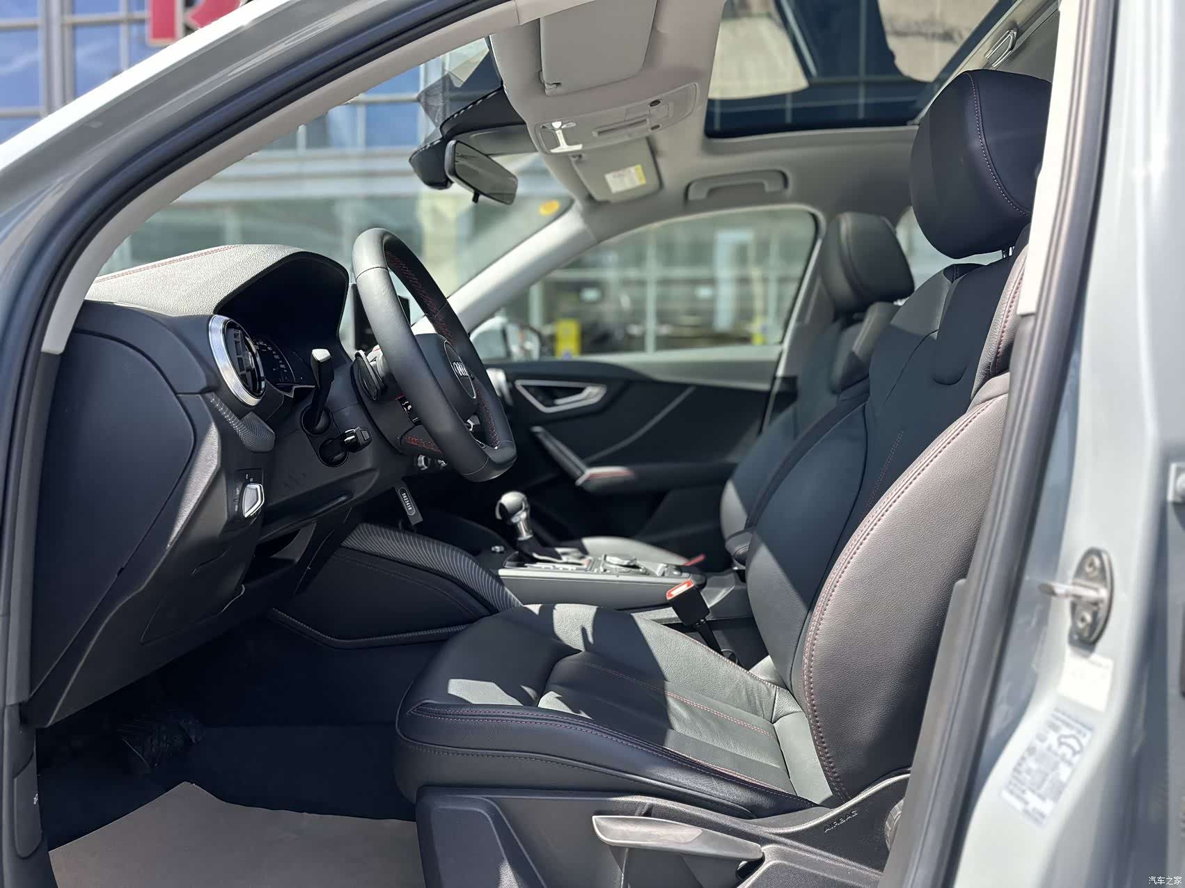 Audi Q2L, 2023 9