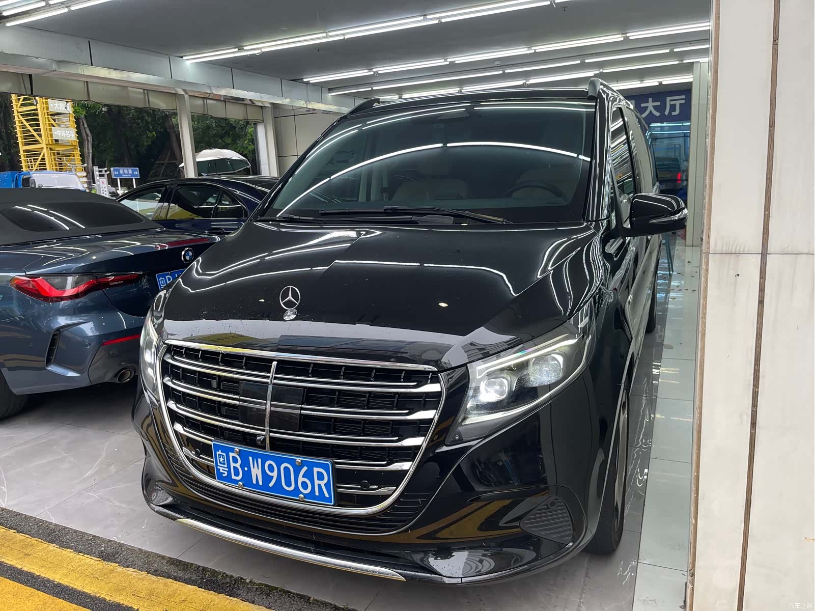 Mercedes-Benz V-Class, 2025 1