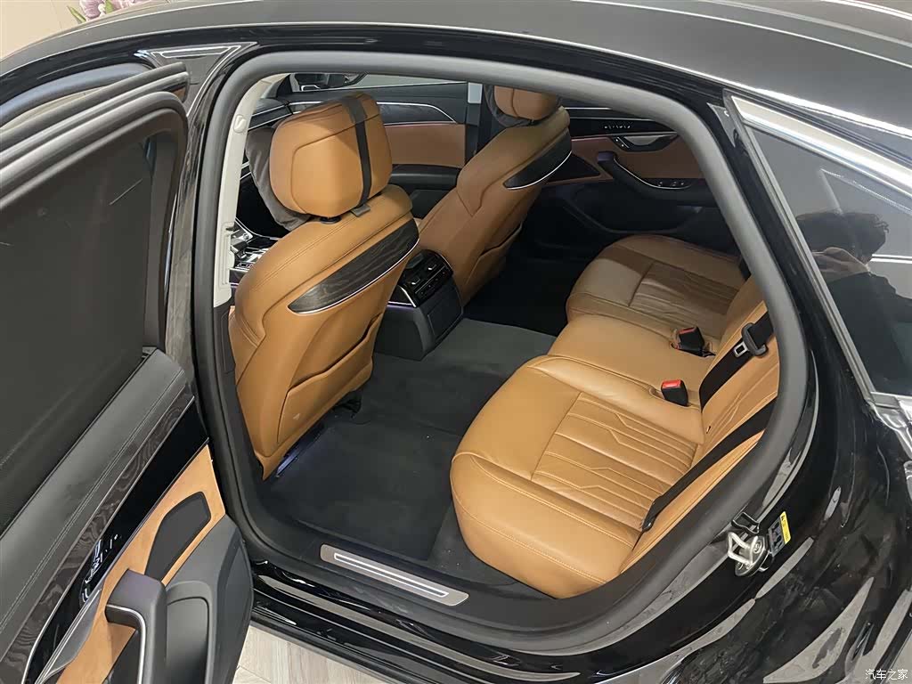 Audi A8L, 2023 25
