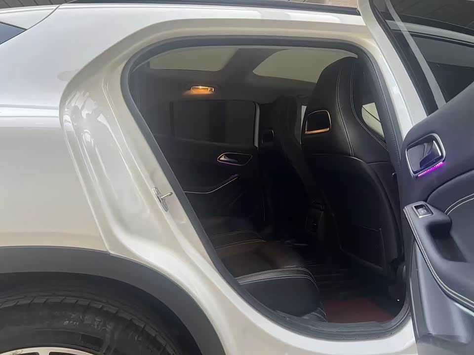 Mercedes-Benz GLA Mercedes-Benz GLA