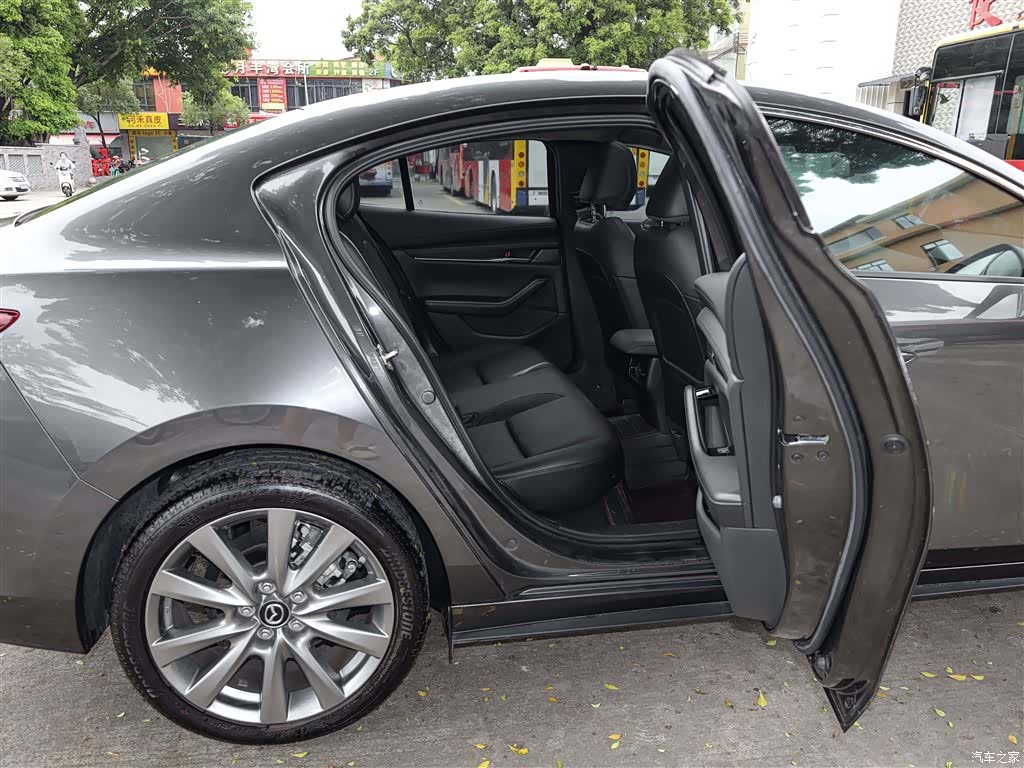 Mazda Mazda3, 2023 18
