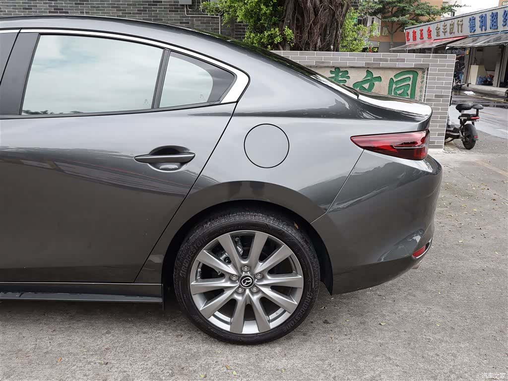 Mazda Mazda3, 2023 28