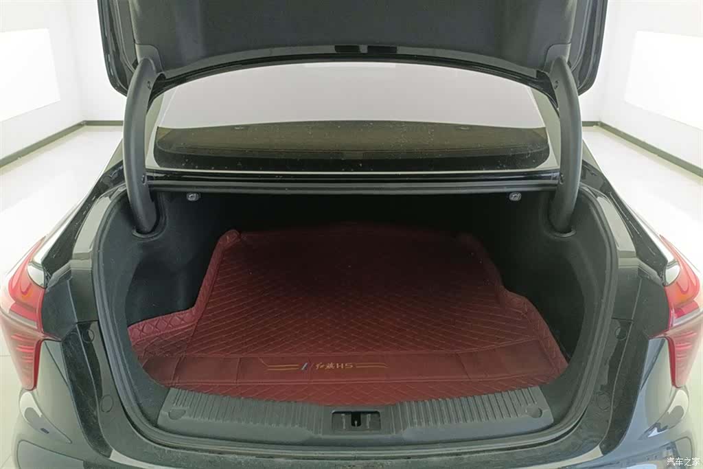 Hongqi H5, 2024 4