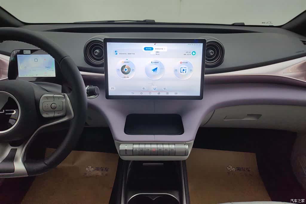 BYD Dolphin, 2024 13
