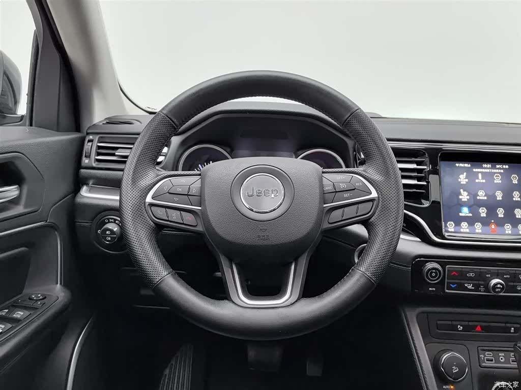 Jeep Grand Commander, 2019 11