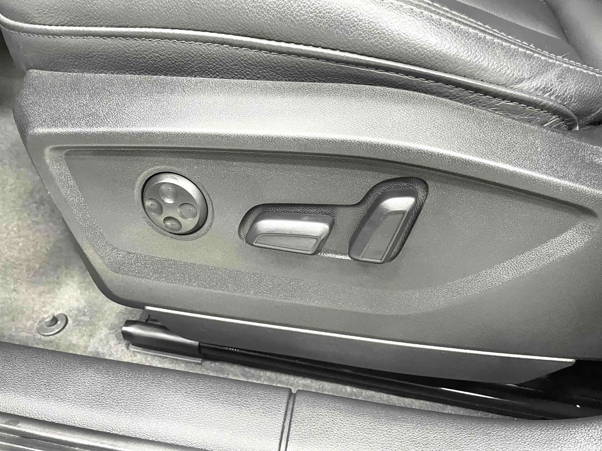 Audi Q2L, 2023 12