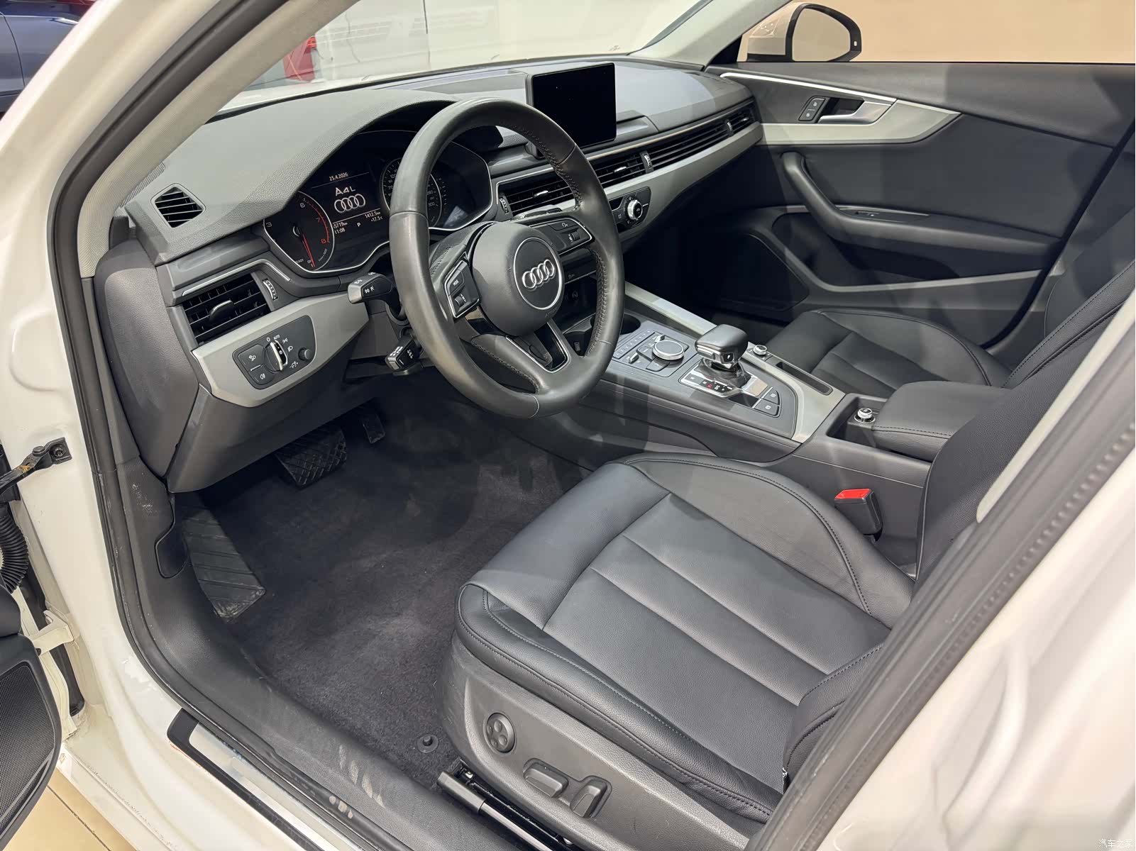 Audi A4L, 2017 7