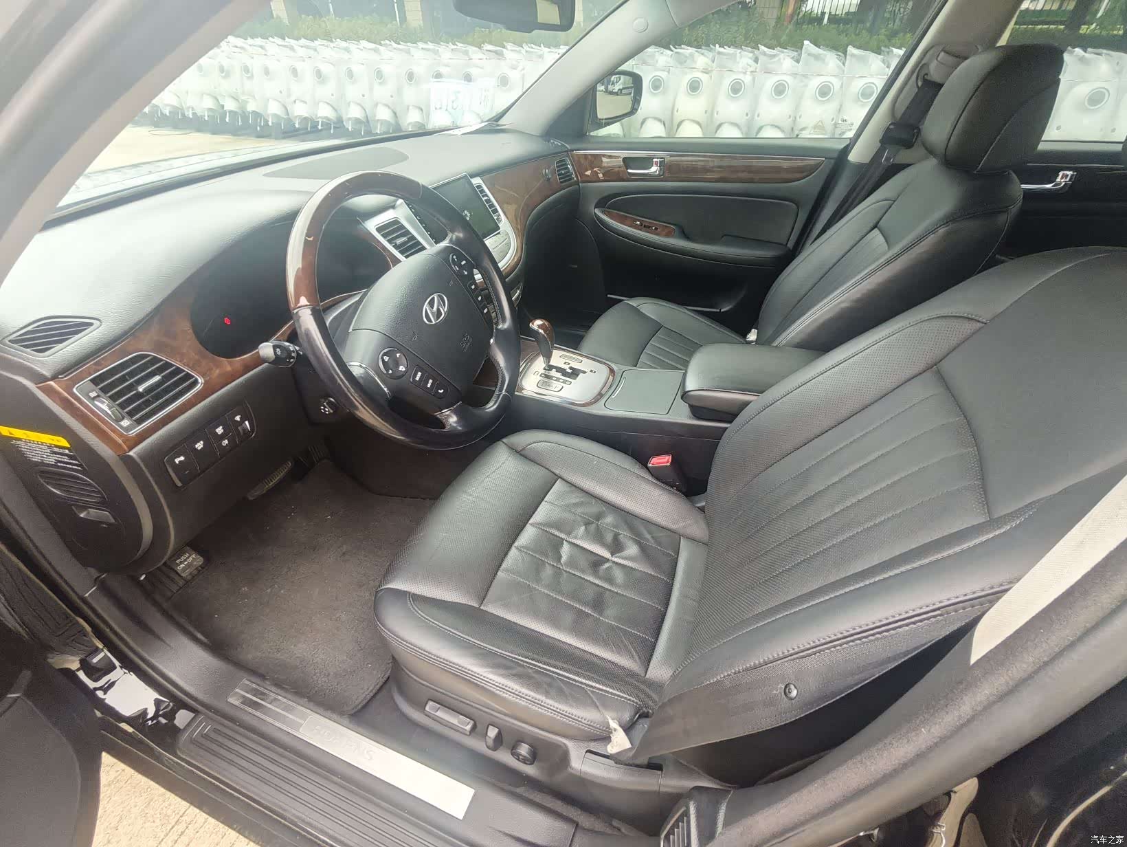 Hyundai BH330, 2011 9