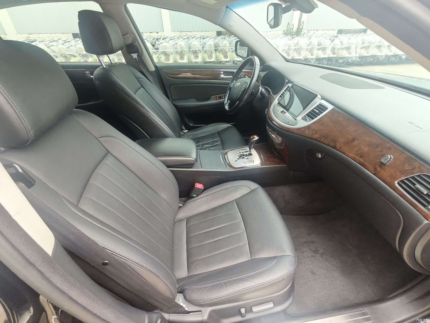 Hyundai BH330, 2011 14