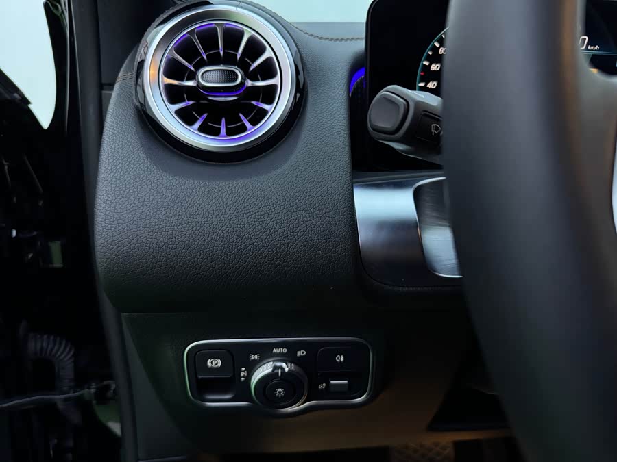 Mercedes-Benz GLB 2023, фото 16