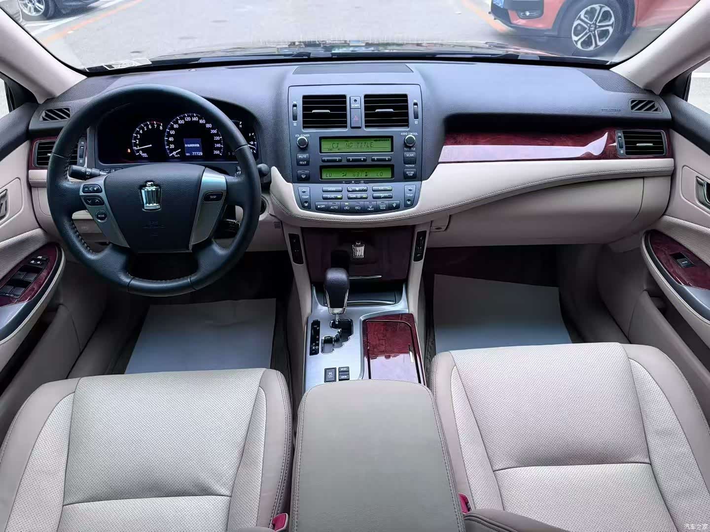 Toyota Crown, 2014 7