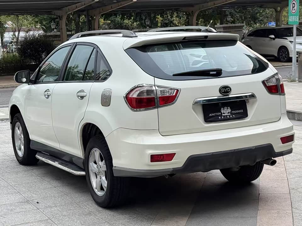 BYD S6