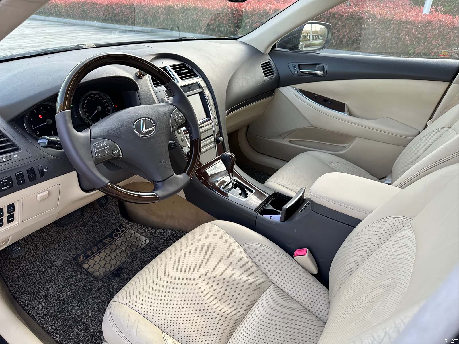 Lexus ES, 2011 9