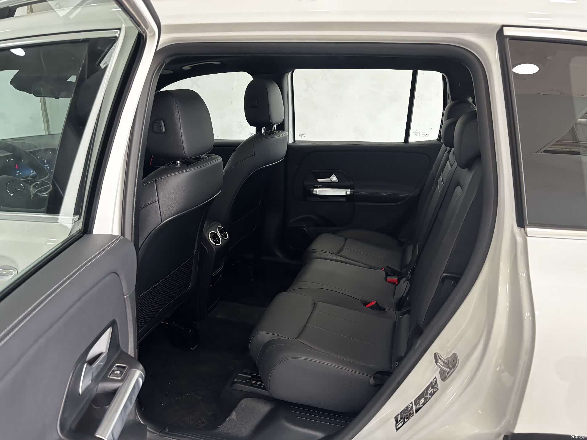 Mercedes-Benz GLB, 2025 21