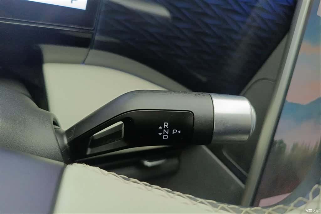 Geely Galaxy L7, 2023 16