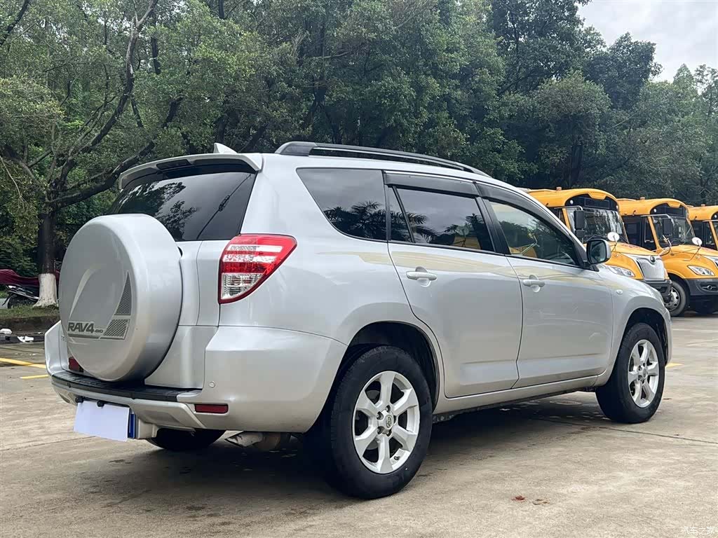 Toyota RAV4, 2011 7