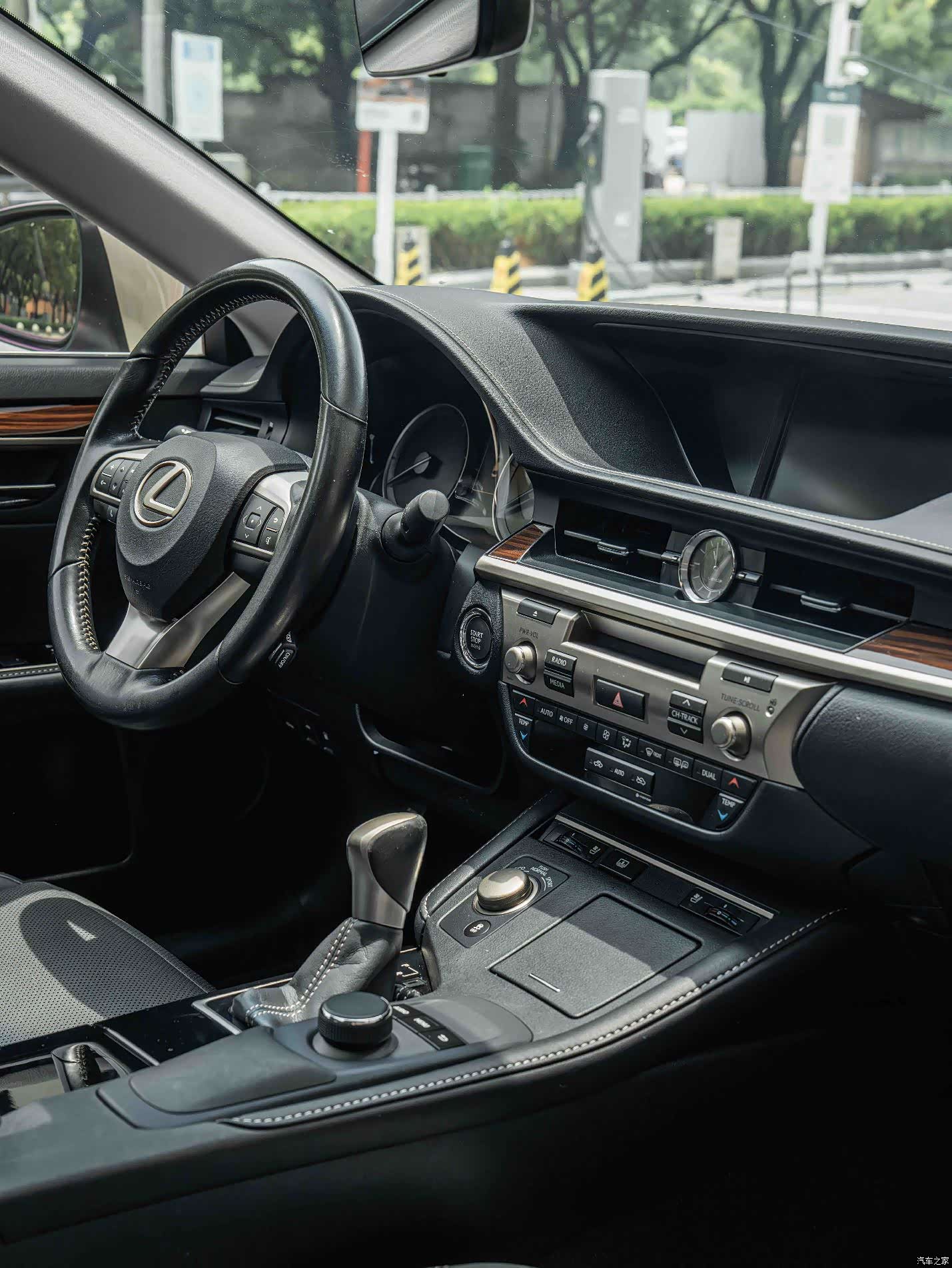 Lexus ES, 2016 14