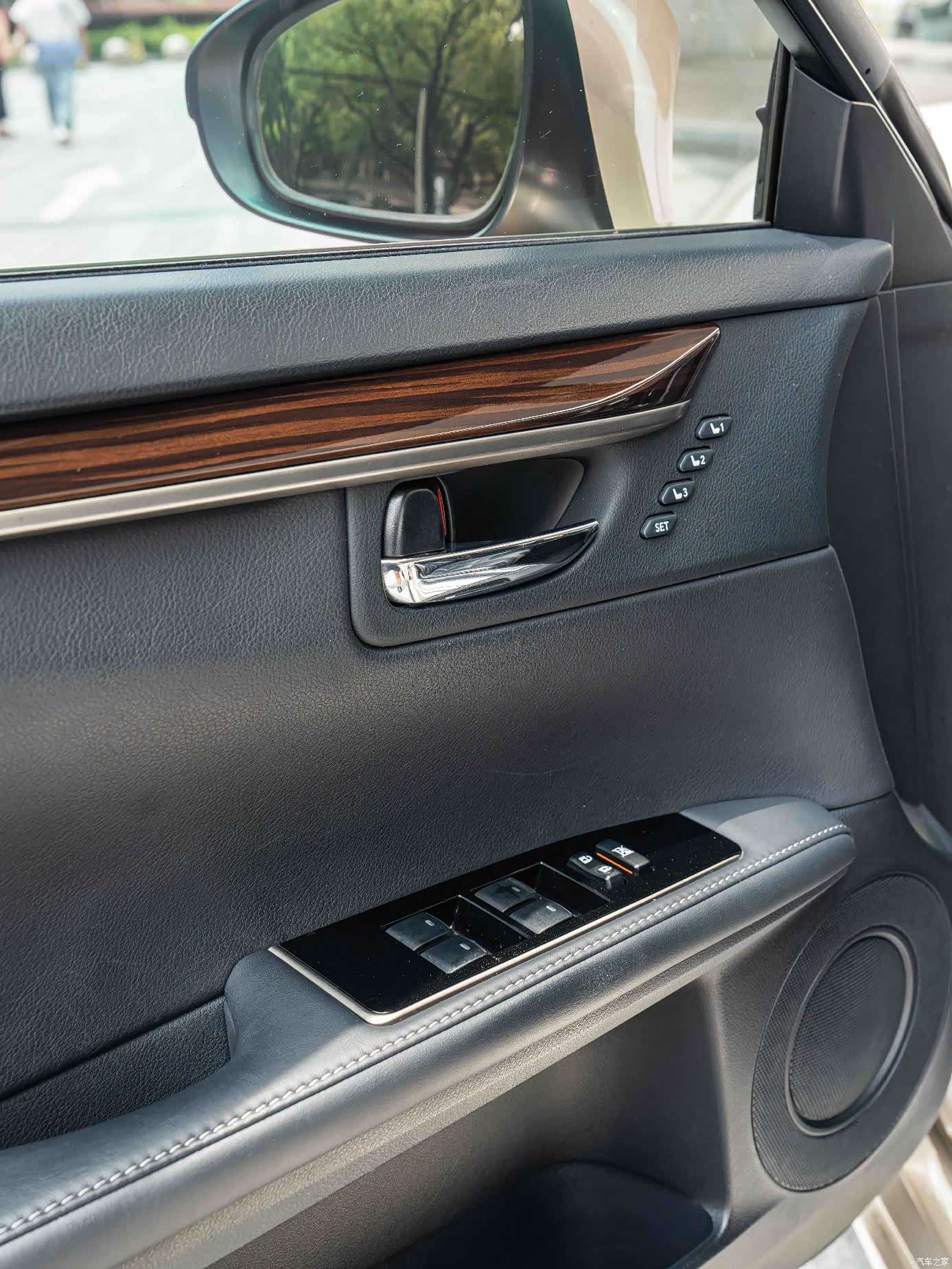 Lexus ES, 2016 13