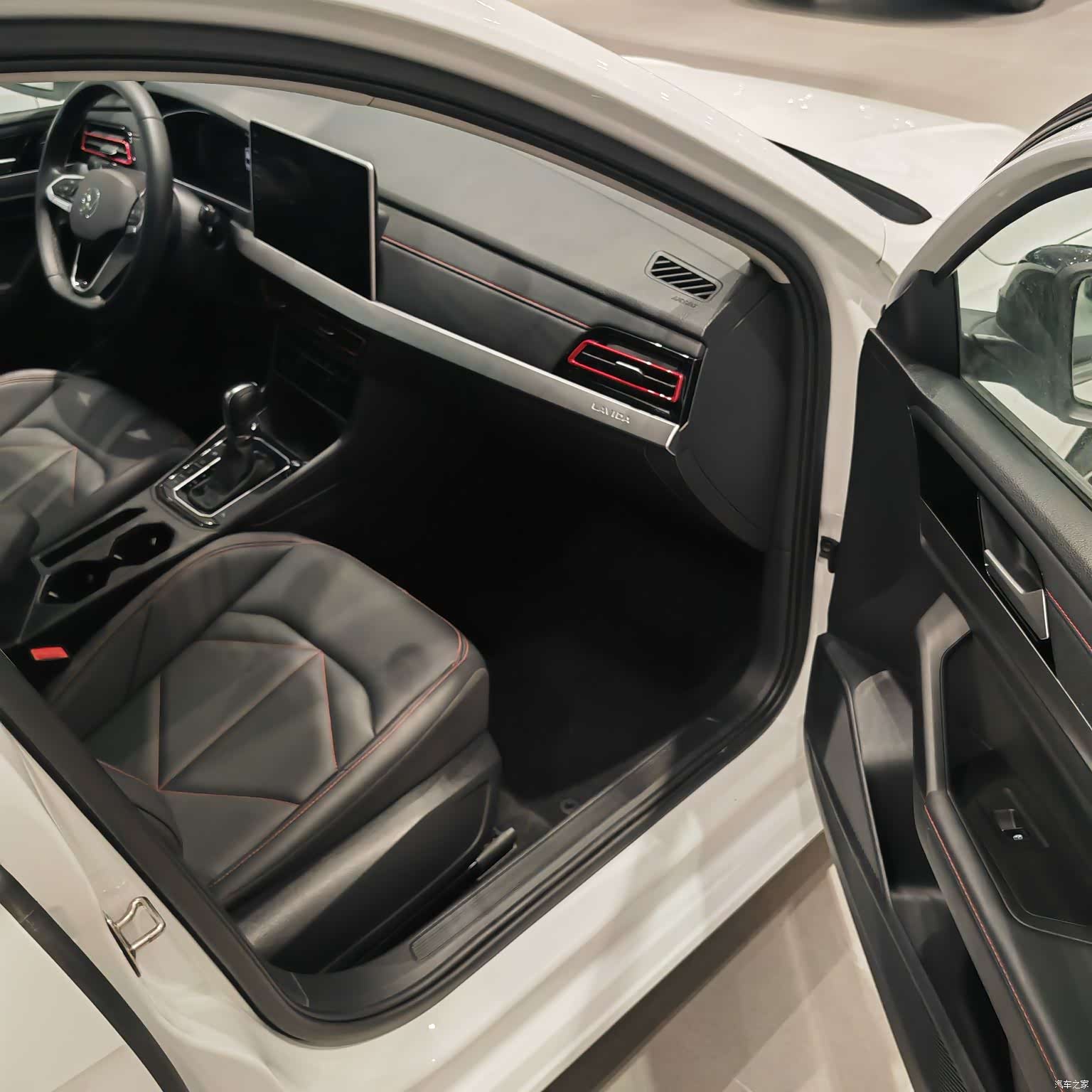 Volkswagen Lavida, 2025 4