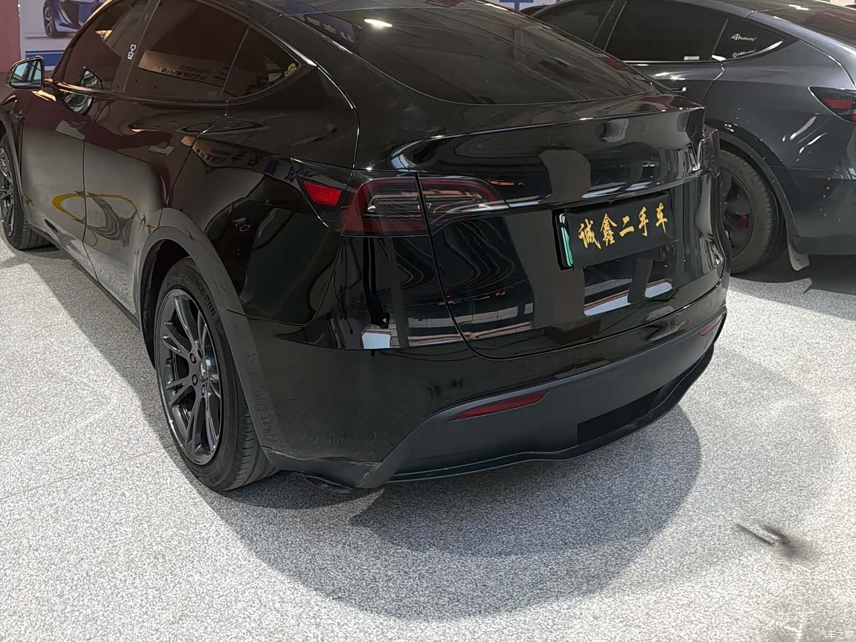 Tesla Model Y, 2023 4