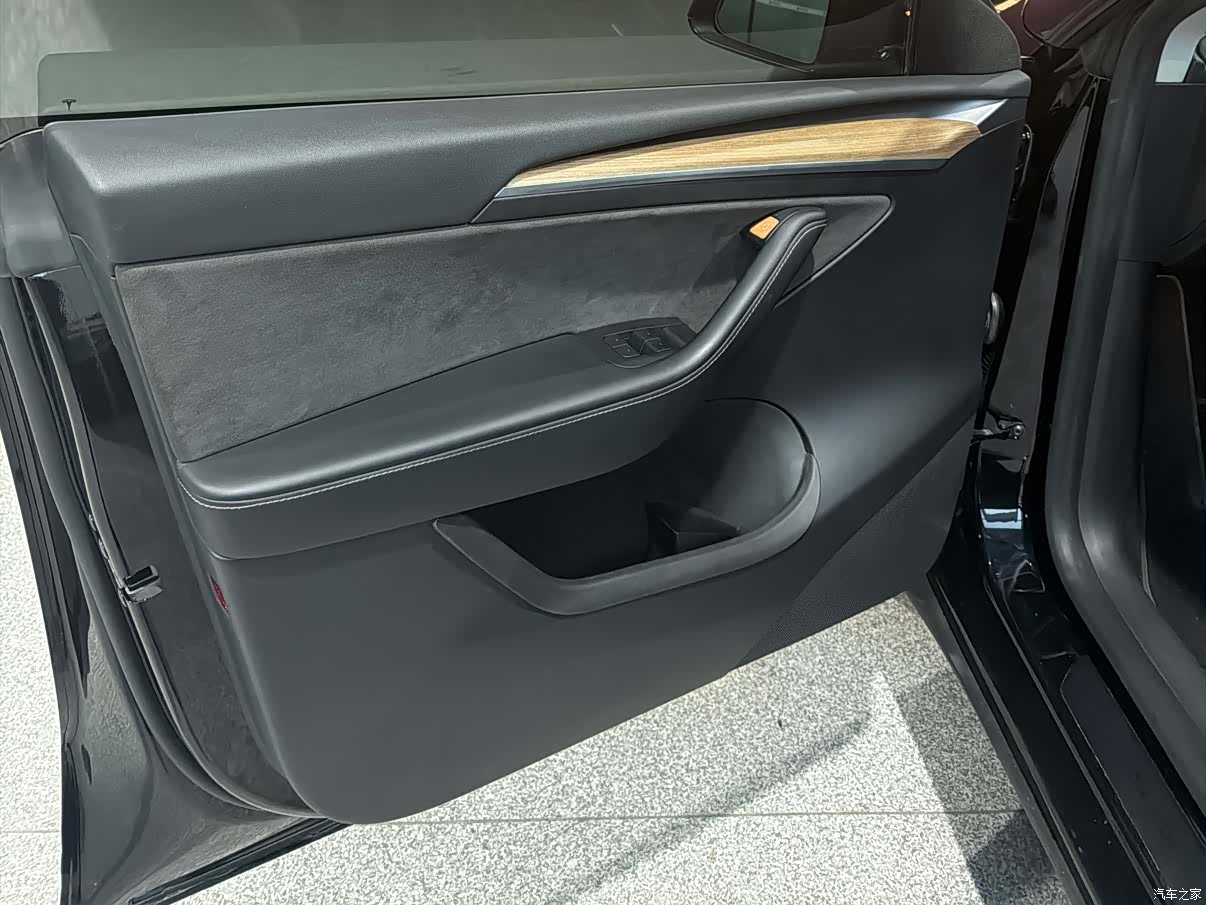 Tesla Model Y, 2023 8