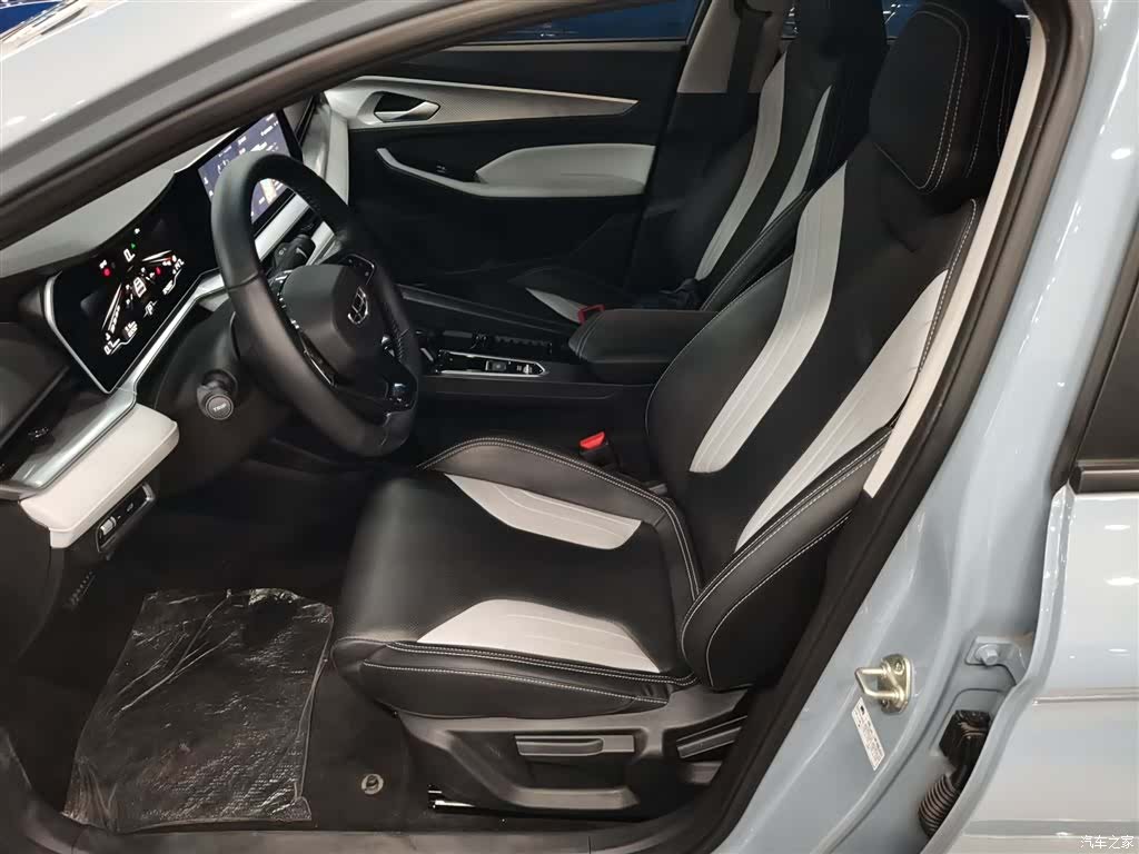 Geely Binray, 2025 15