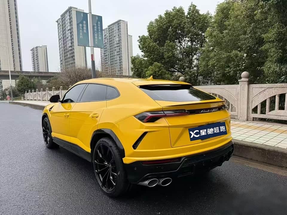 Lamborghini Urus