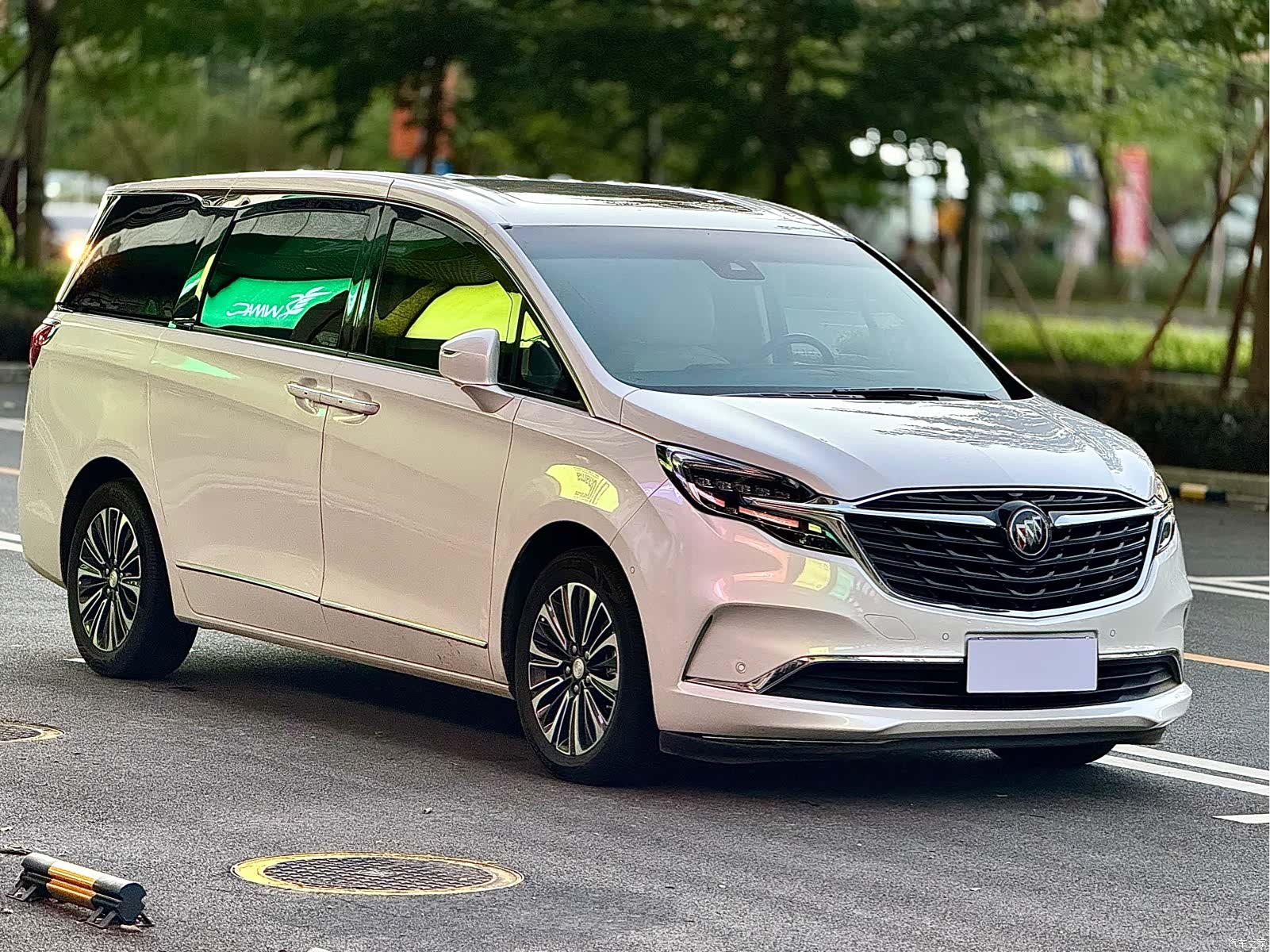 Buick GL8, 2022 3