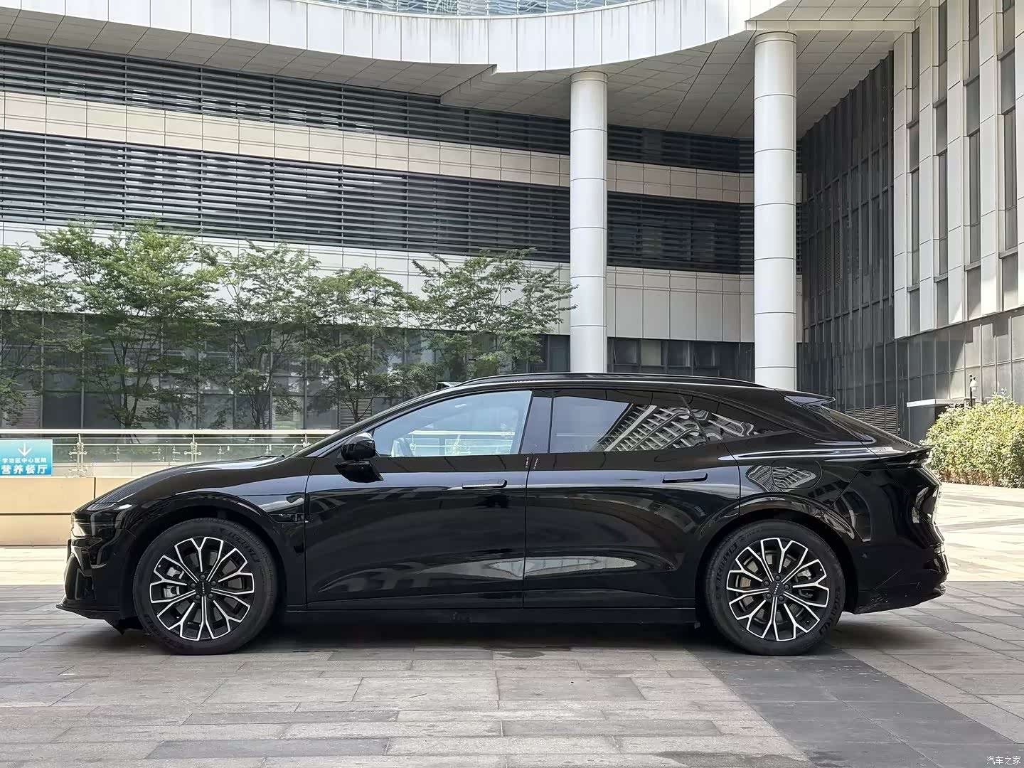 Zeekr 007, 2025 7