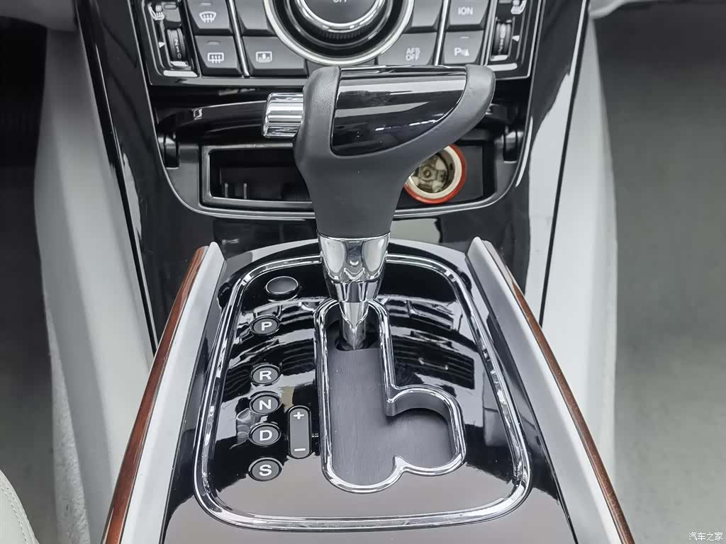 Hongqi H7, 2016 13
