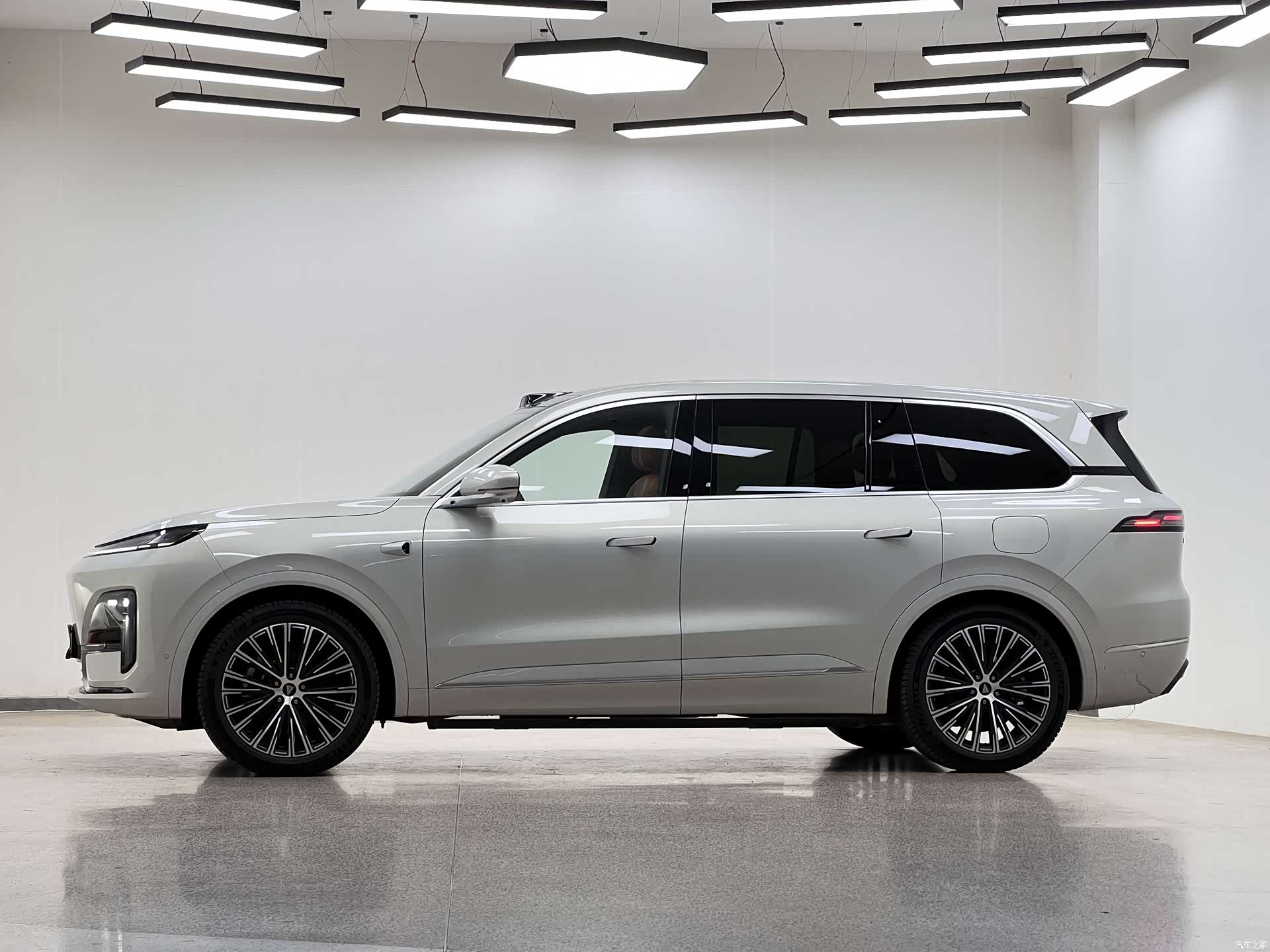 Deepal S09, 2025 4