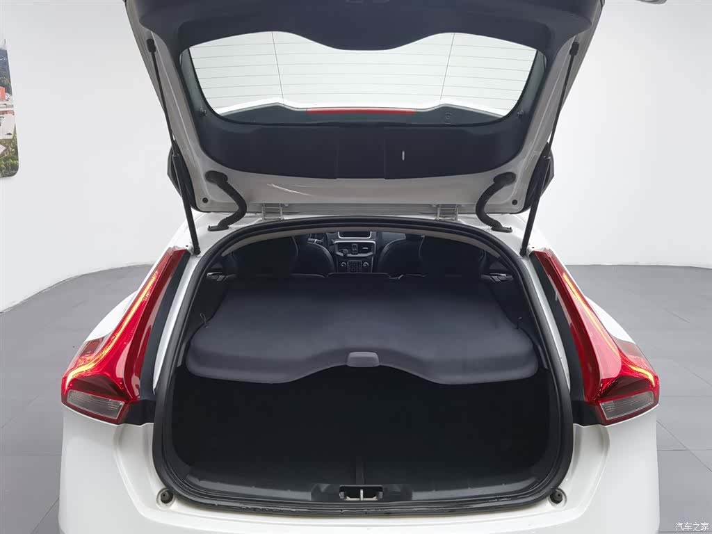 Volvo V40, 2018 16