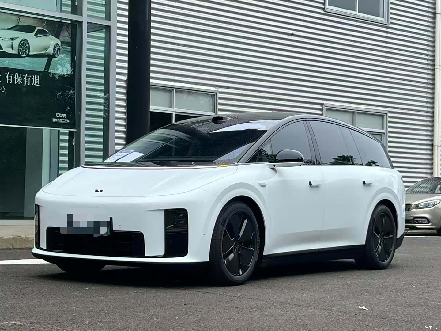 Li Auto i8, 2025 14