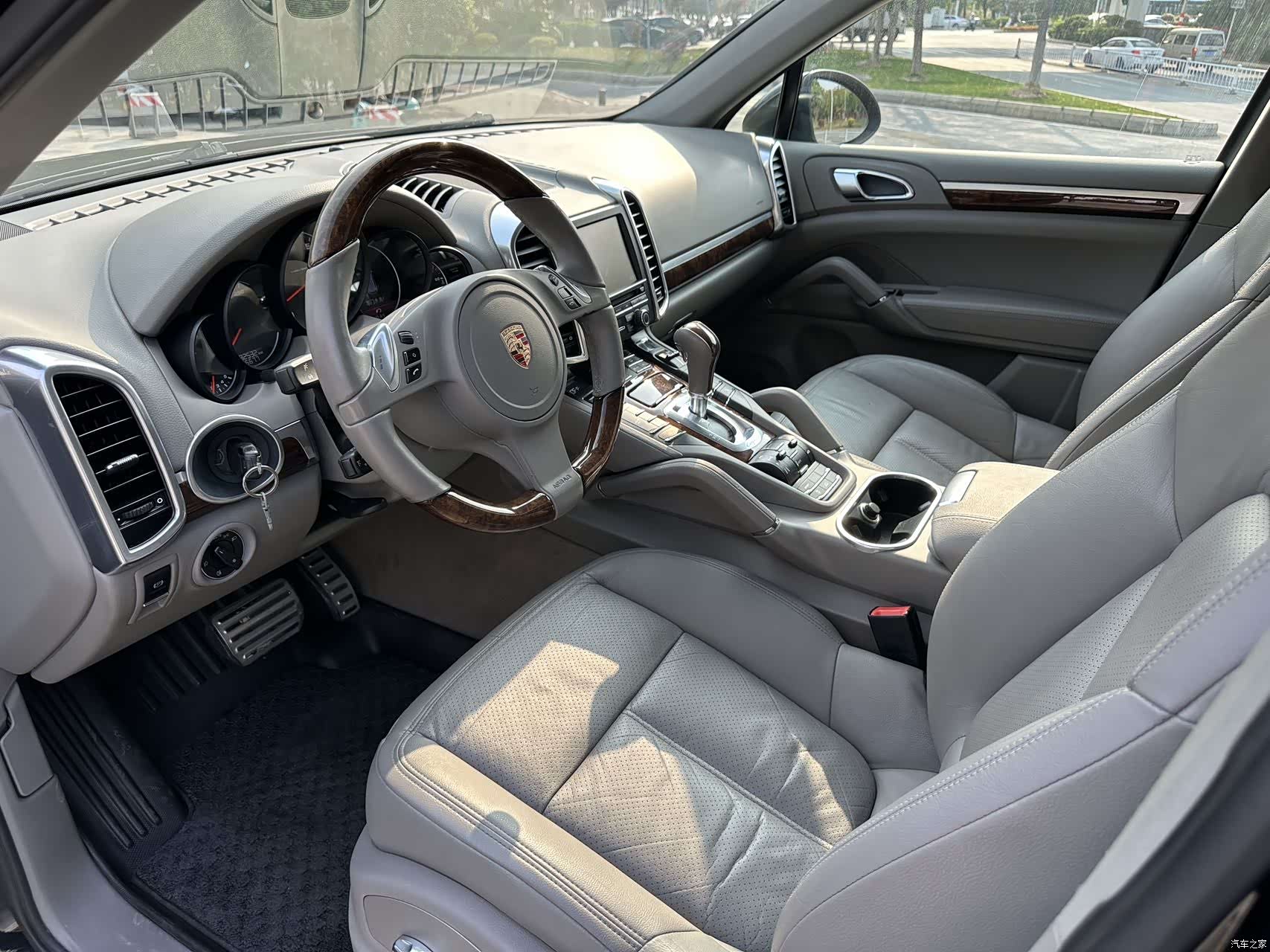Porsche Cayenne, 2011 7