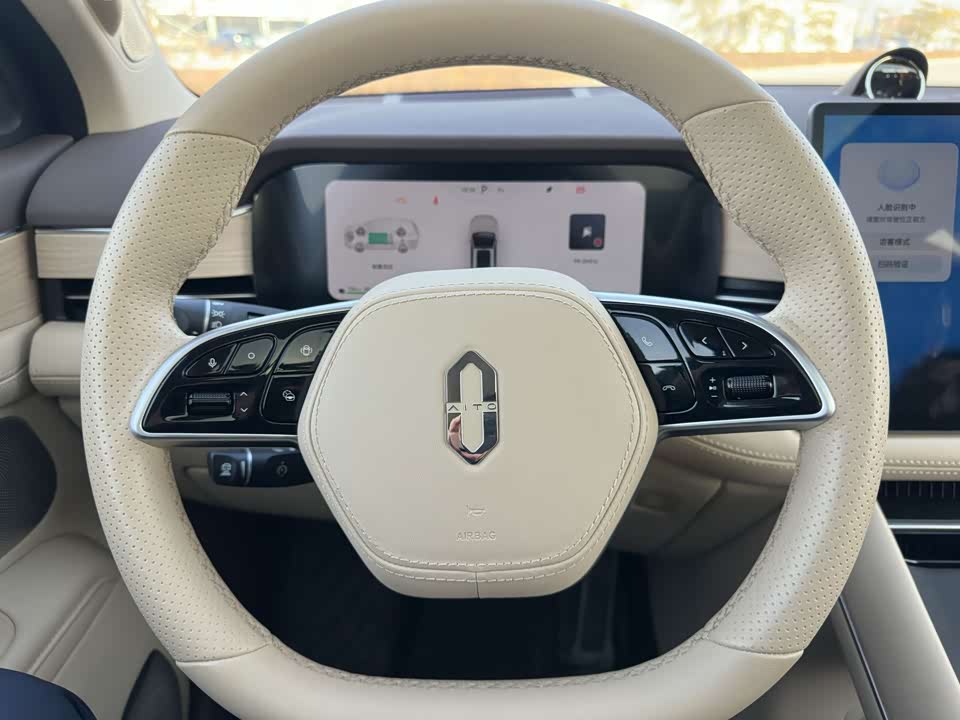 AITO Ask the world M7