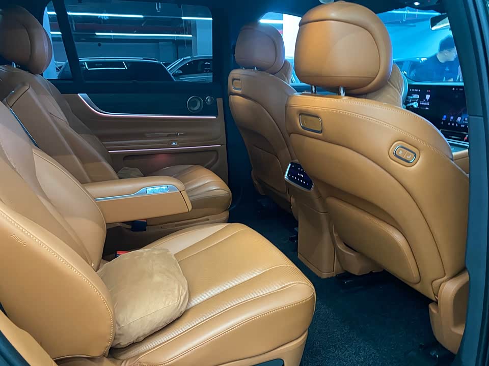 AITO Ask the world M9