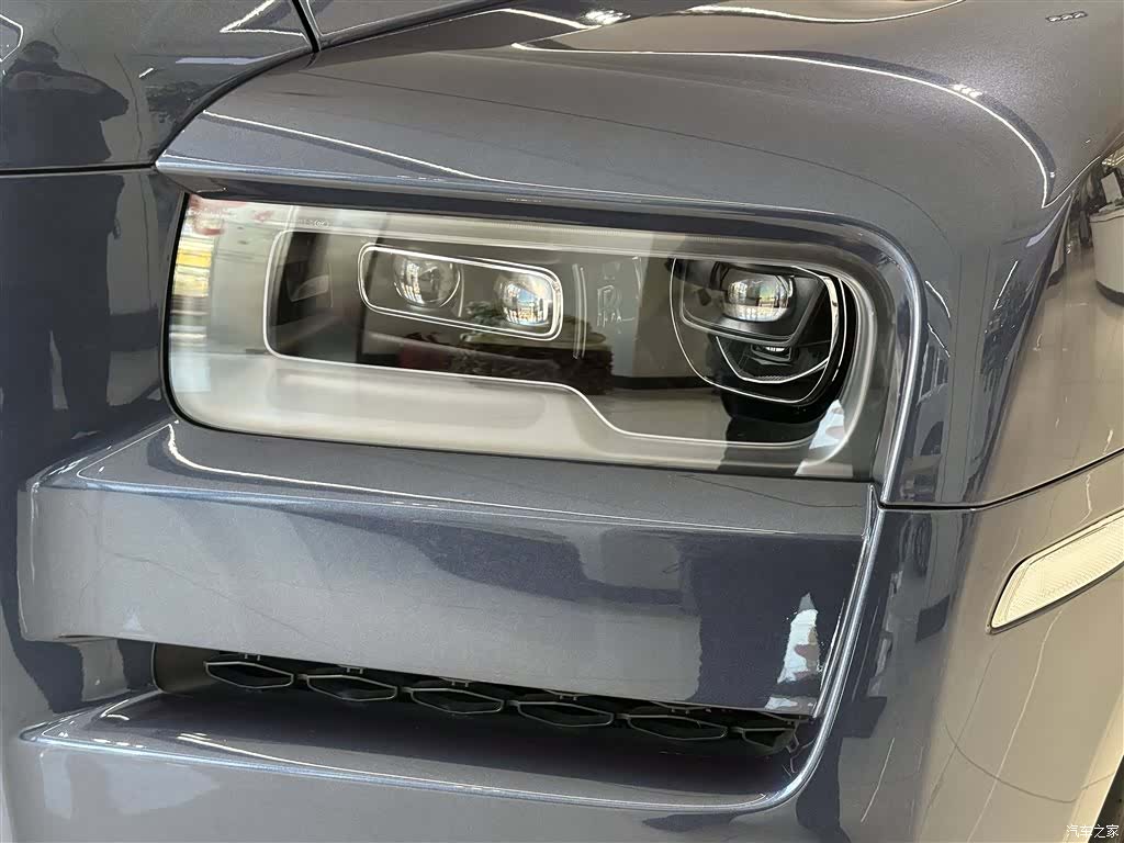 Rolls-Royce Cullinan, 2023 4