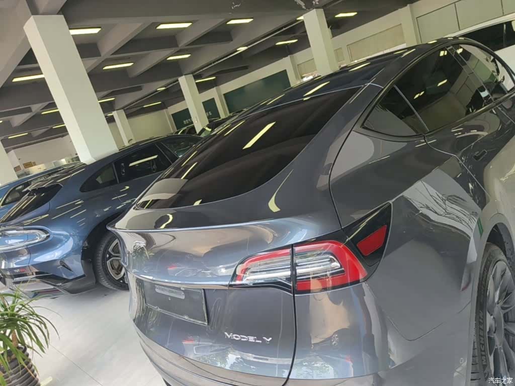 Tesla Model Y, 2022 6
