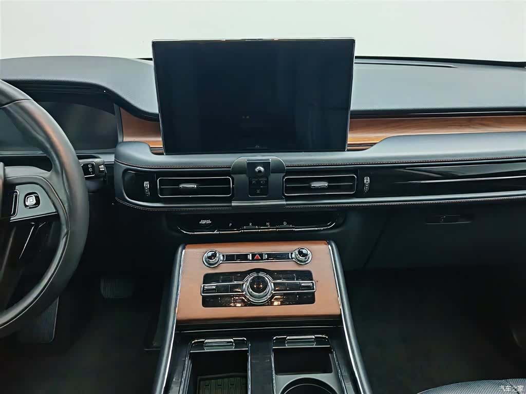 Lincoln Aviator, 2023 12