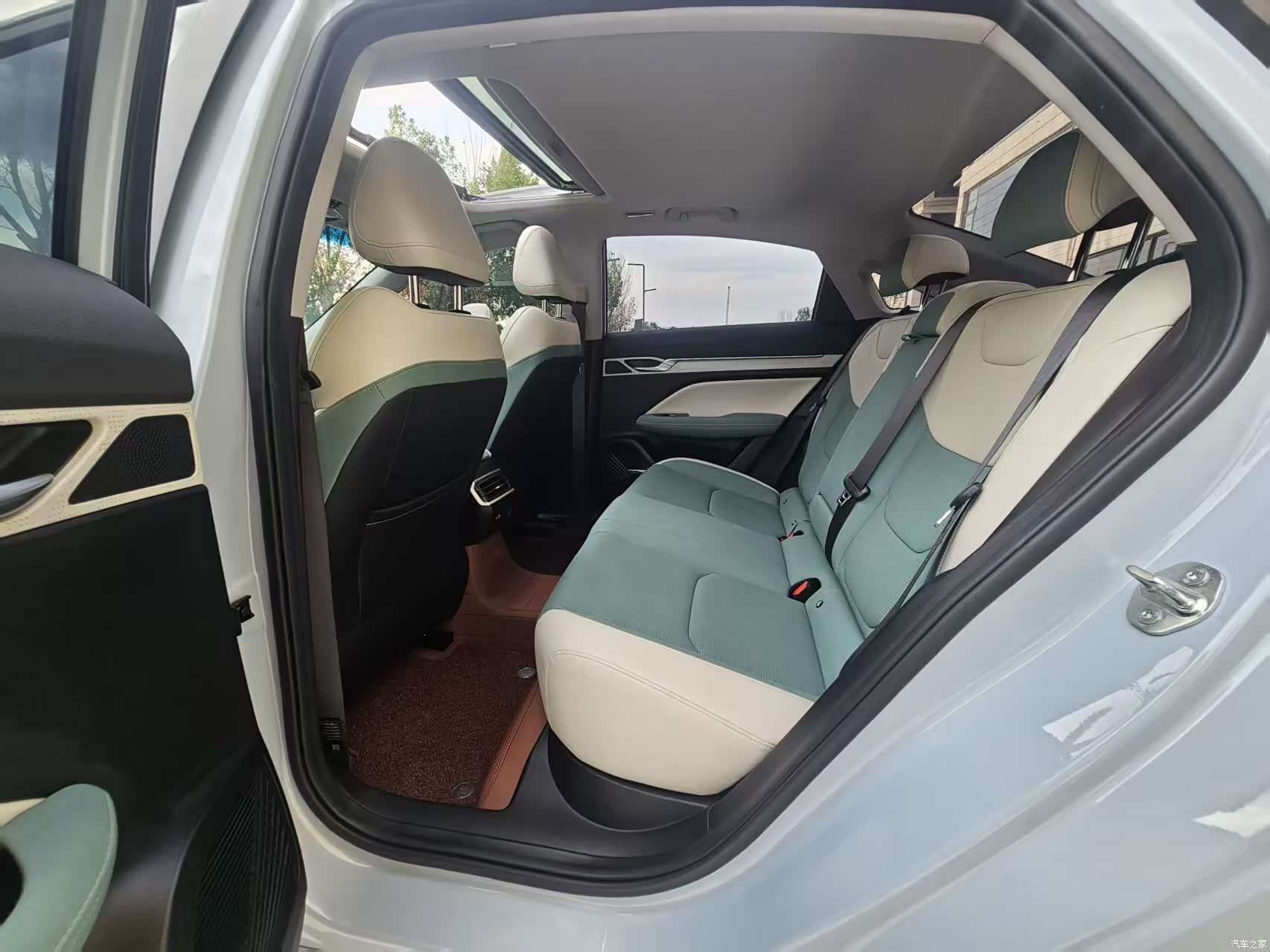 Geely Emgrand, 2022 4