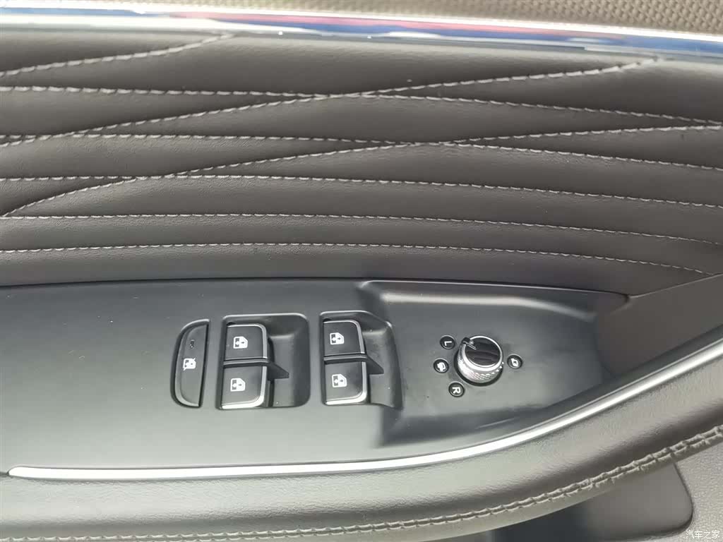 Hongqi HS5, 2022 9