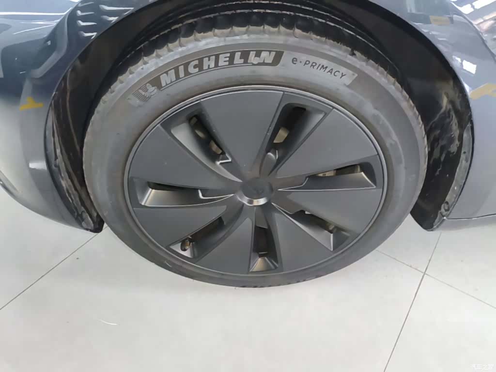 Tesla Model 3, 2025 23