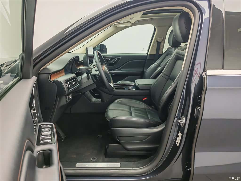Lincoln Aviator, 2023 10